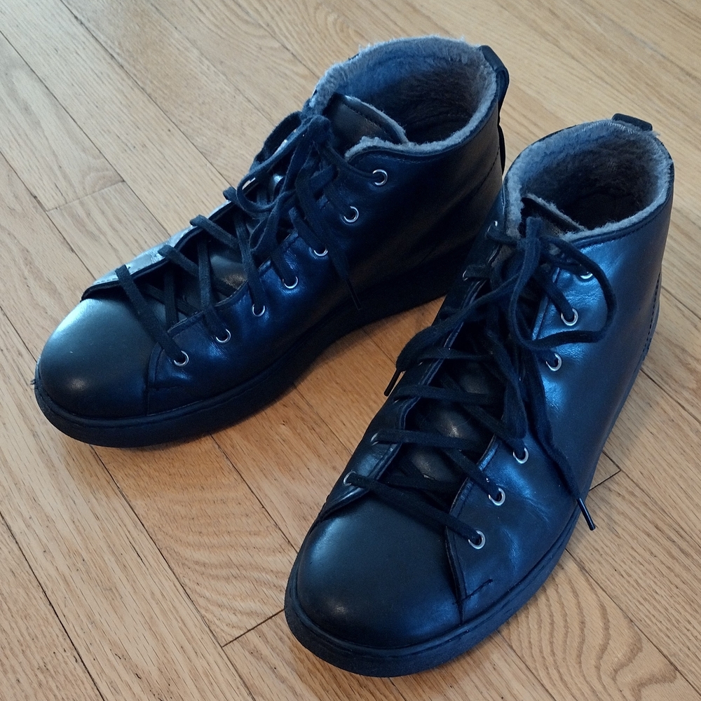 UGG Men's Pismo Wool&Textile Lining Black Leather High-Top Sneakers